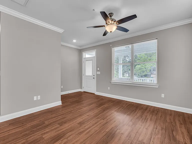 702 Moore St — Photo 8