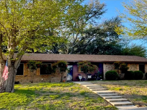 14 Caprice Ln, Lampasas, TX 76550