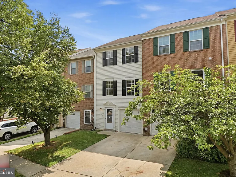 14247 Oxford Dr — Photo 1