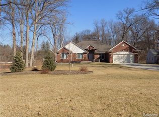 1527 John R Rd, Rochester Hills, MI 48307