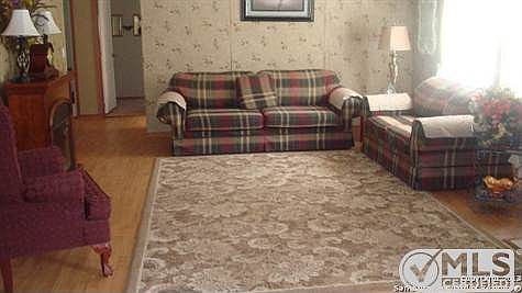 3rd image of 220 County Road 3829