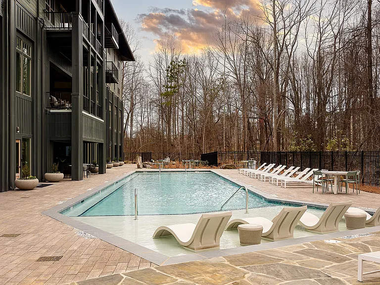 1000 Forestview Dr — Photo 4