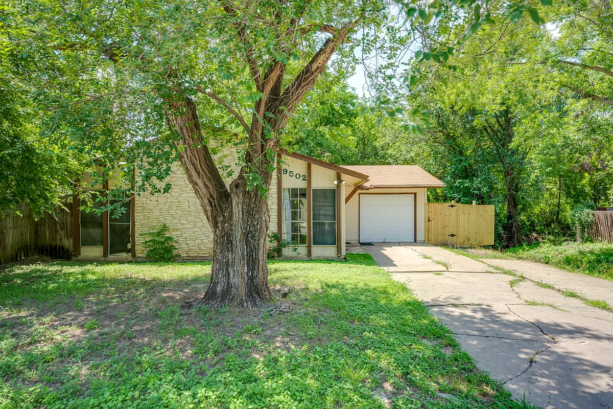 Building Photo - 9502 N Creek Dr