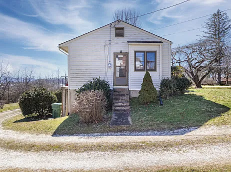 916 Bailey St — Photo 4