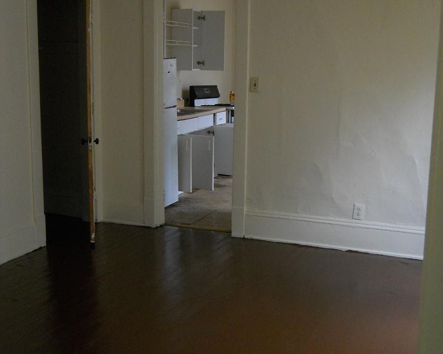2nd image of 25 E Tallmadge Ave APT 2