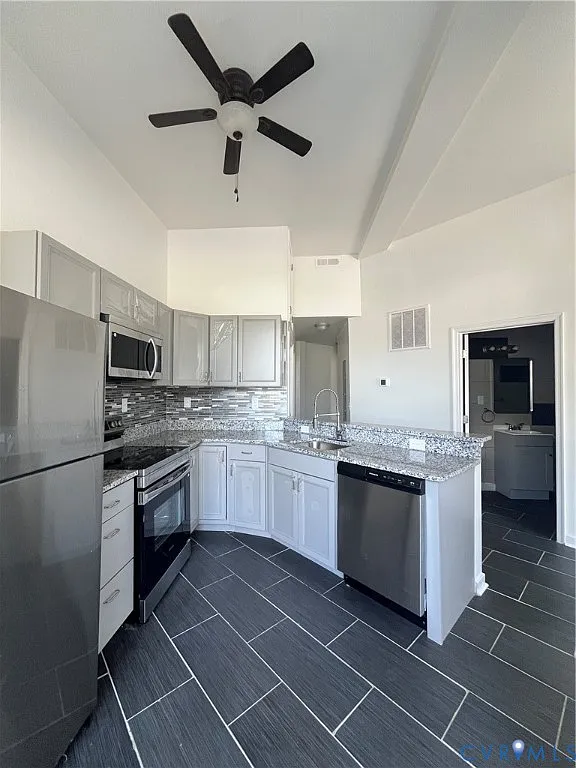 3 bed, 2.0 bath, 1100 sqft, $2,100 — Photo 2