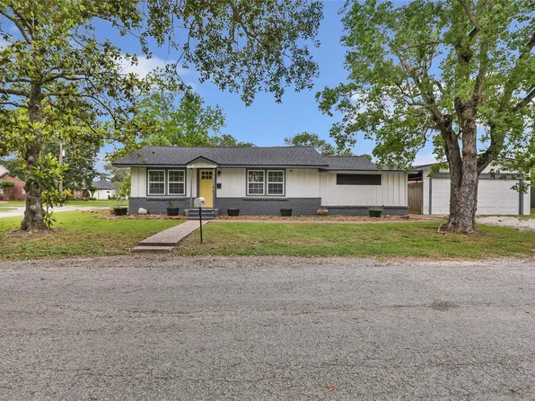 302 E Kay St, Dayton, TX 77535
