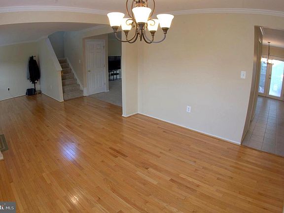 3rd image of 4 Fairbanks Ct