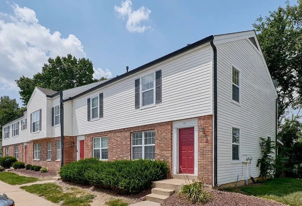 61 Woodlake Ct