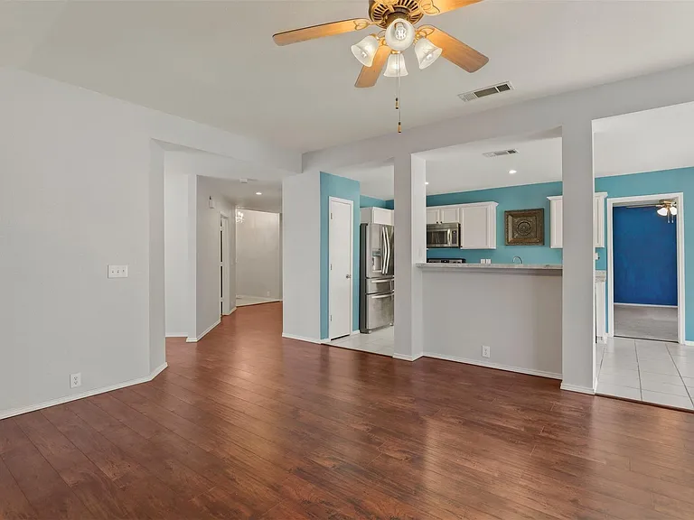 2201 Tailburton Ct — Photo 8