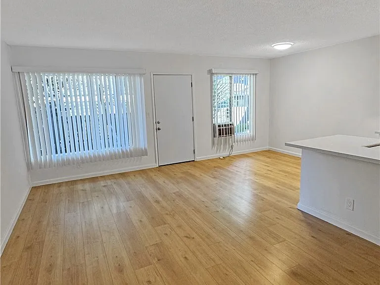 1820 N Edgemont St #2 — Photo 5