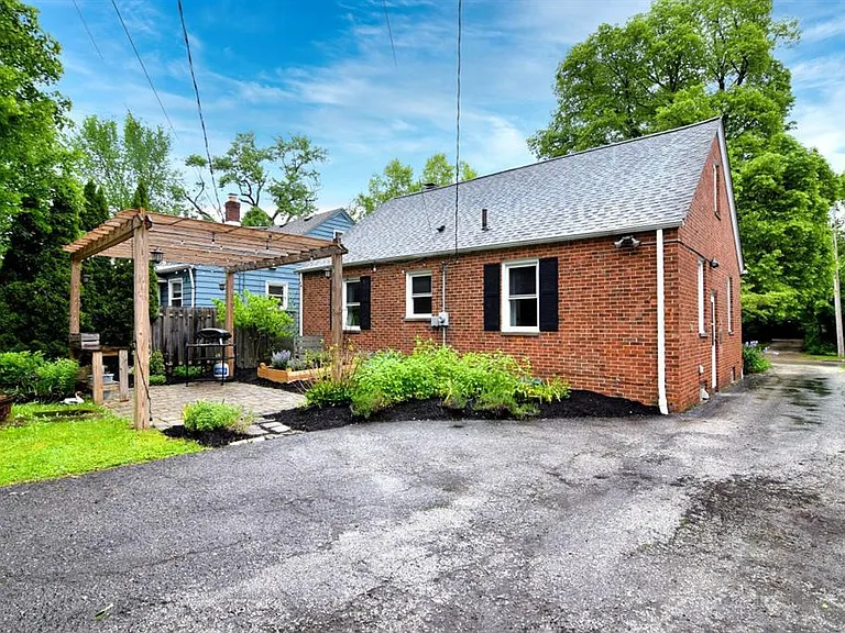 2658 Canterbury Rd — Photo 17