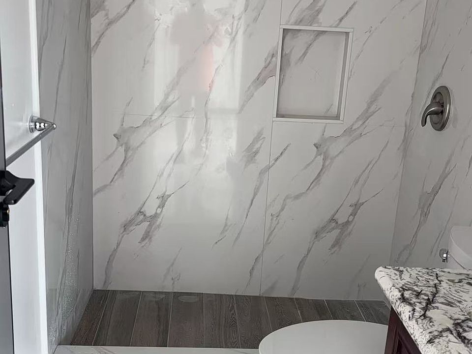 1st image of 370 Kea St #2