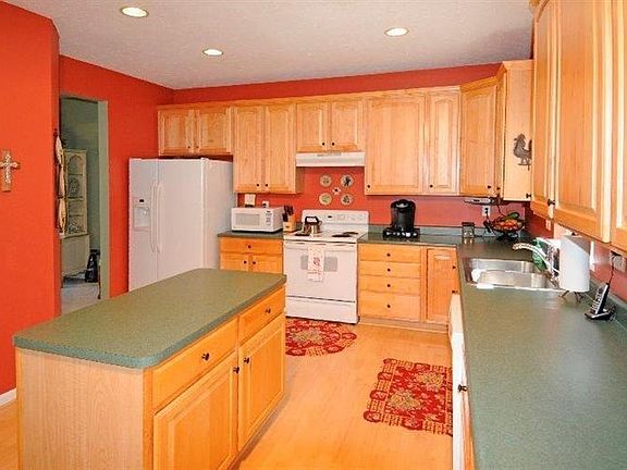 5th image of 811 Hawthorne Hill Dr