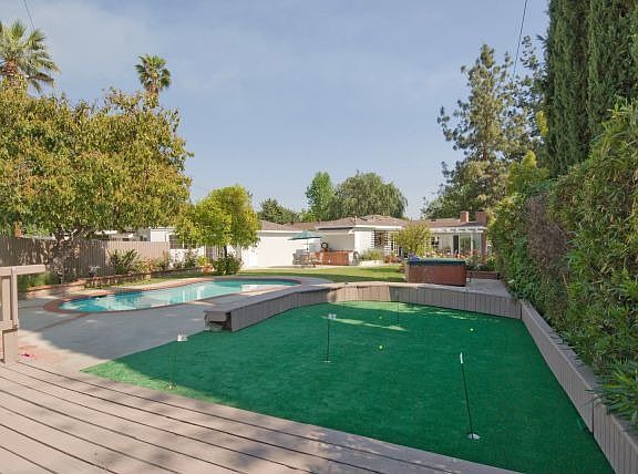 4th image of 3165 Hermanos St