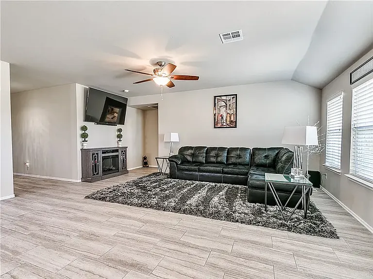 913 N Donald Way — Photo 8