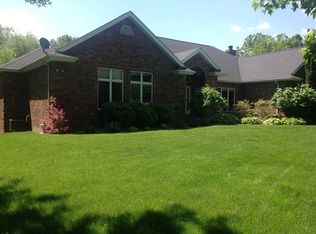 12532 Rugby Ct, Dubuque, IA 52002