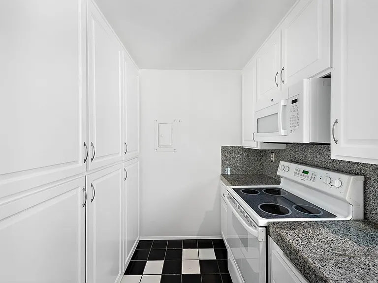 1707 W Balboa Blvd — Photo 13