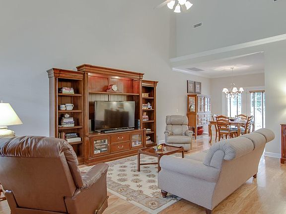 5th image of 5227 Reagan Dr