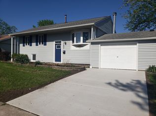 707 Essex Ave, Romeoville, IL 60446