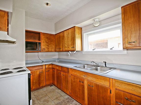 3rd image of 159 21st St NW