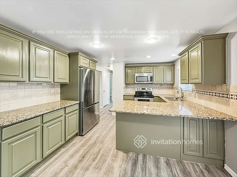 2611 W Castle Oaks Cir — Photo 8