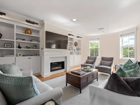 61 Dartmouth St #2, Boston, MA 02116