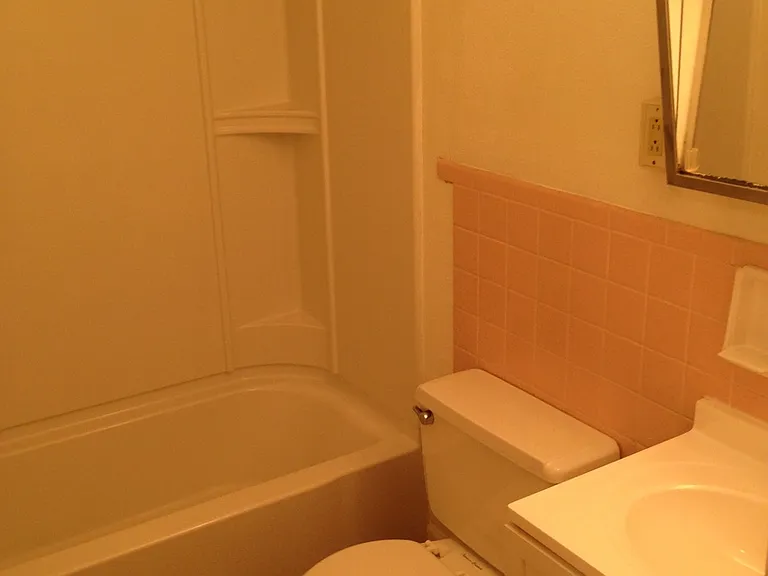 Olympia Park Apartments 1 and 2 Bedroom Units Available THIS SUMMER! — Photo 34