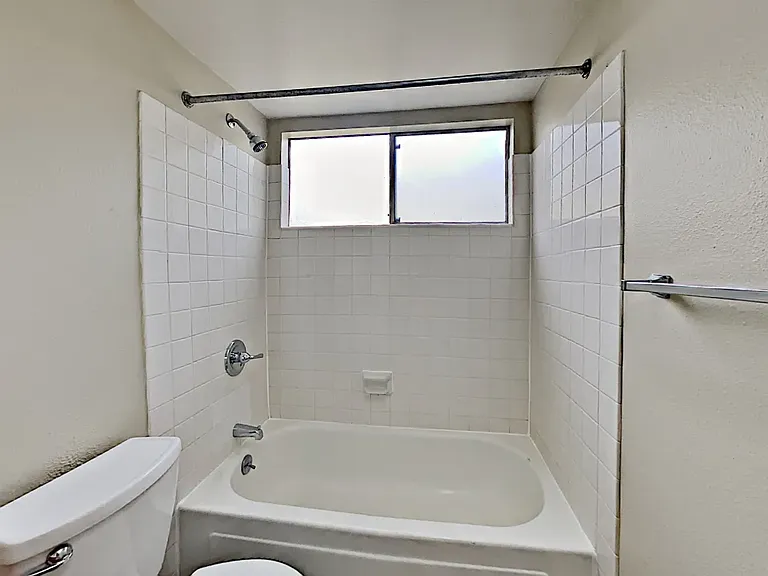 32733 32nd Ave SW — Photo 2