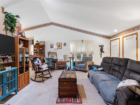 2nd image of 3951 Kelly Ln