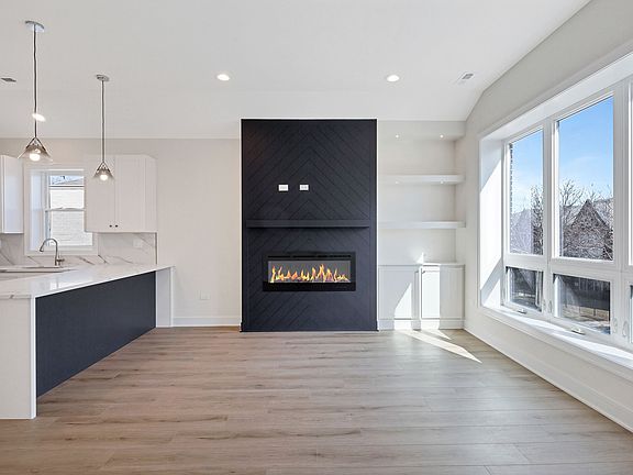 3rd image of 4224 S Langley Ave #3