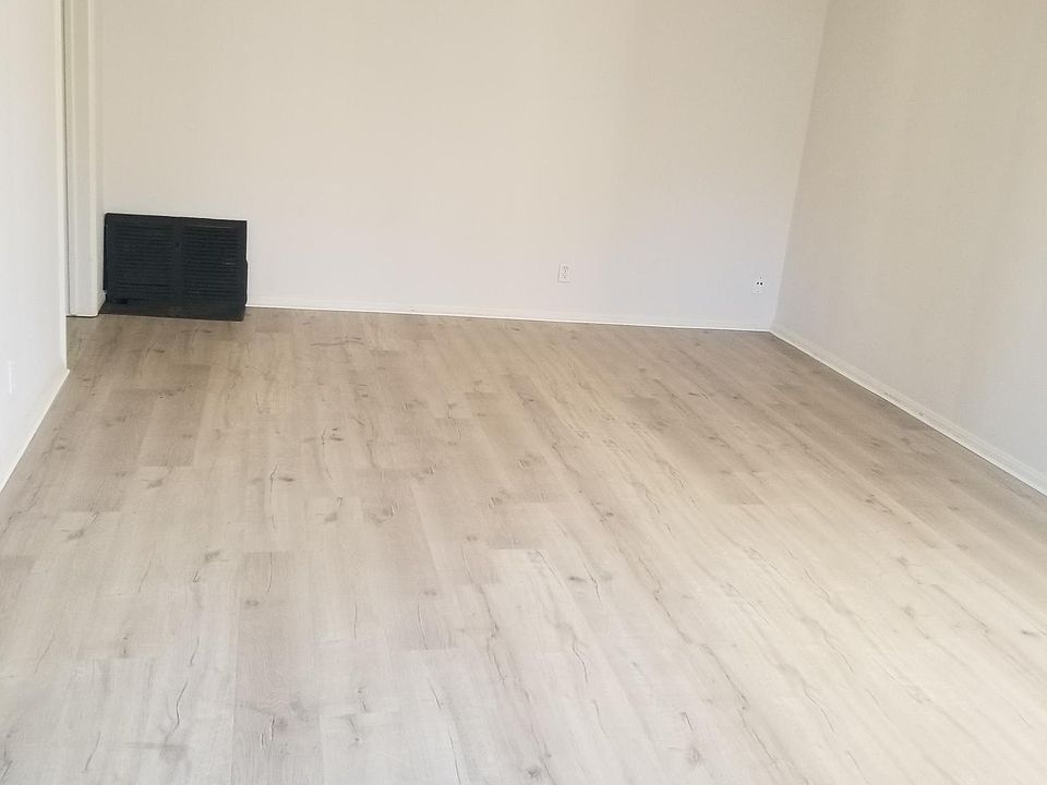 1st image of 14315 Burbank Blvd