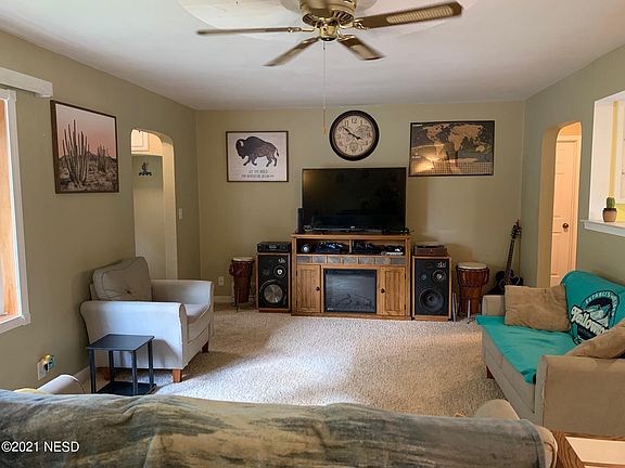 4th image of 406 8th Ave S