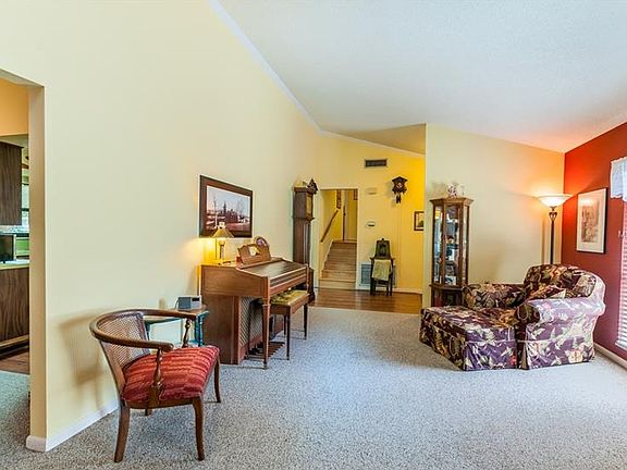 4th image of 1618 Hilltop Dr