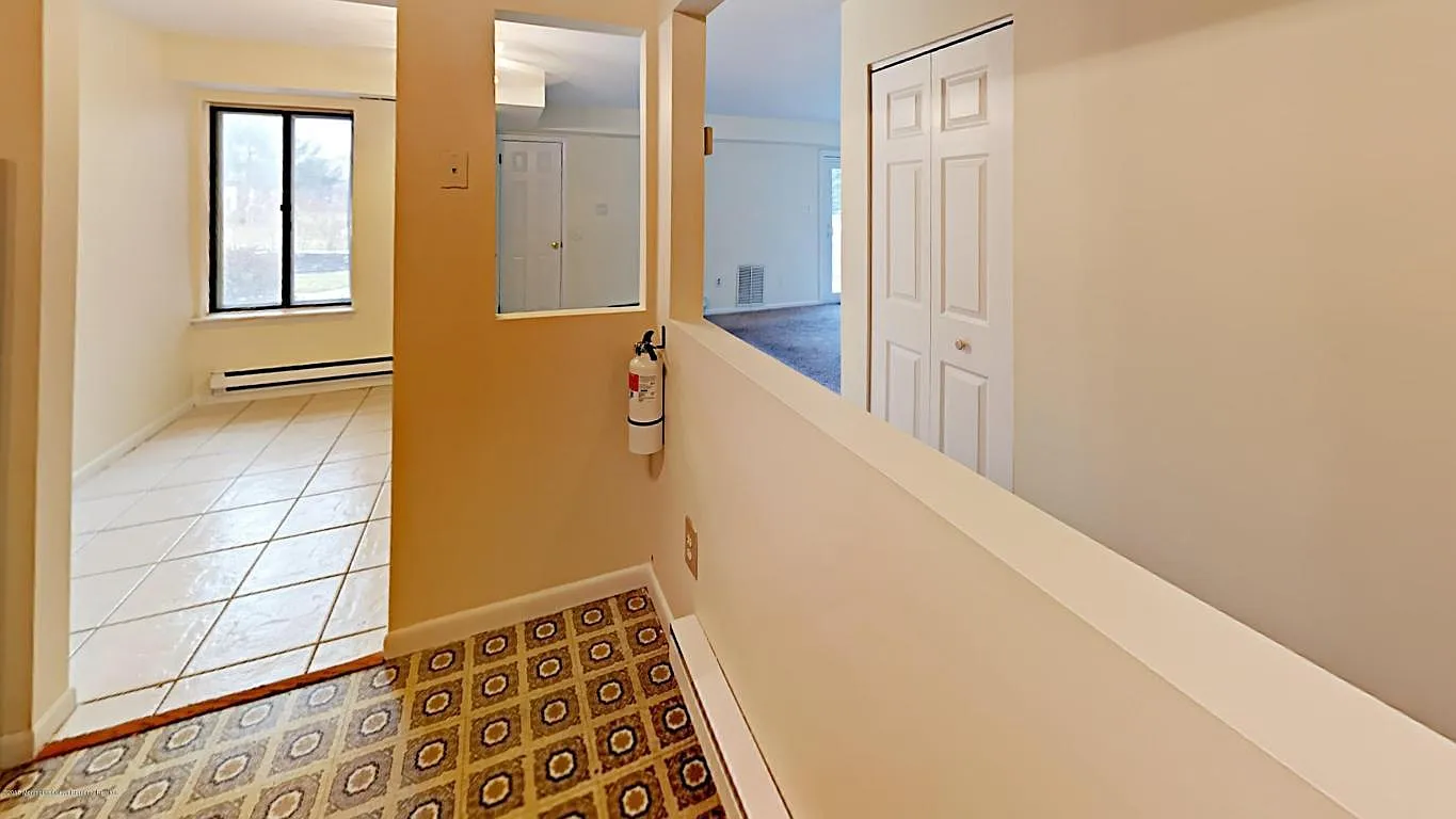 18 Newport Ct photo 1