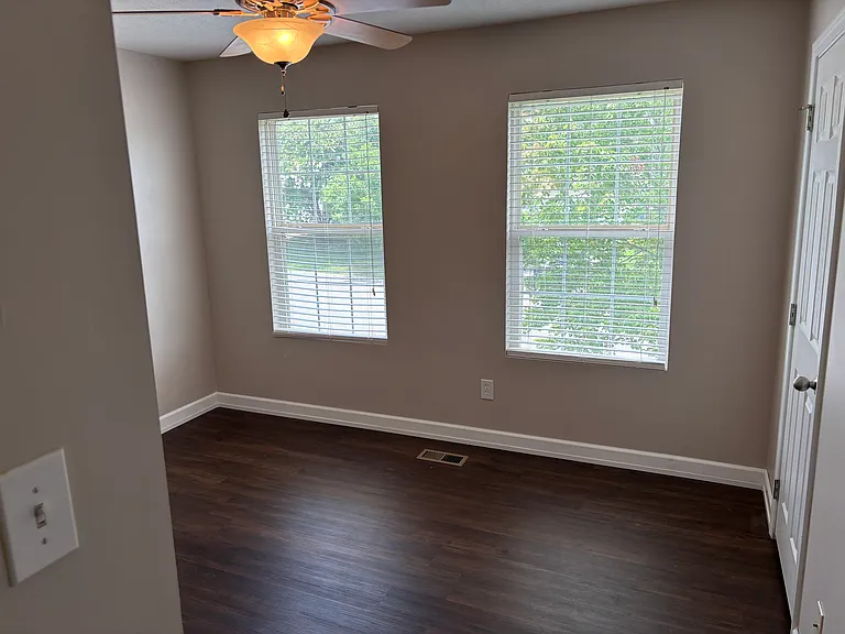 4460 Oakbank Ln — Photo 13
