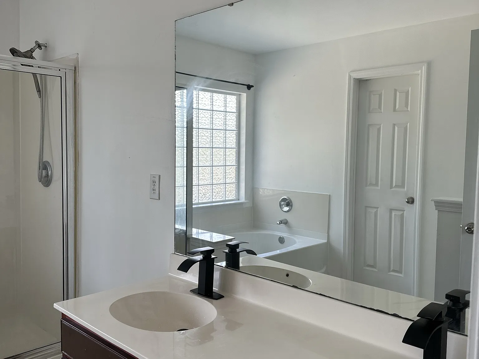 5 bed, 2771 sqft, $2,800 — Photo 2