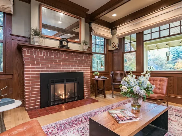 9 Harkness Rd, Pelham, MA 01002