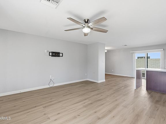 3rd image of 2914 E CACTUS Road