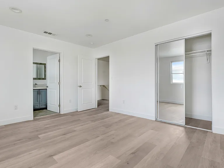 2439 Malabar St — Photo 16