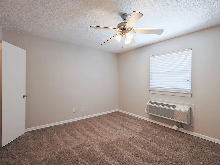 Hampton Hall | Comfort, Convenience, & Community All In One — Photo 55