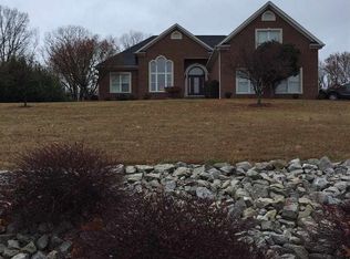 137 Skyline Dr, Dandridge, TN 37725