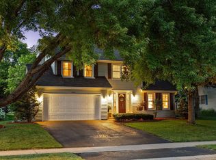 10100 Buckingham Dr, Eden Prairie, MN 55347