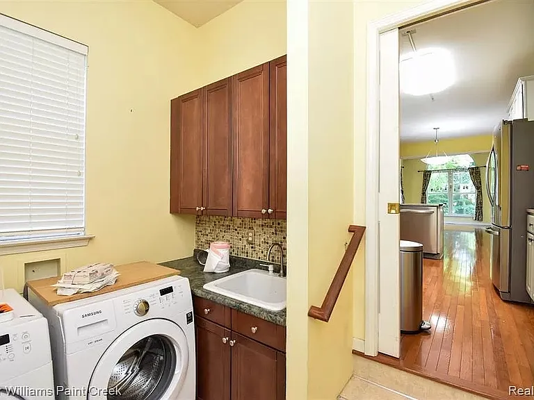 Mudroom/Laundry