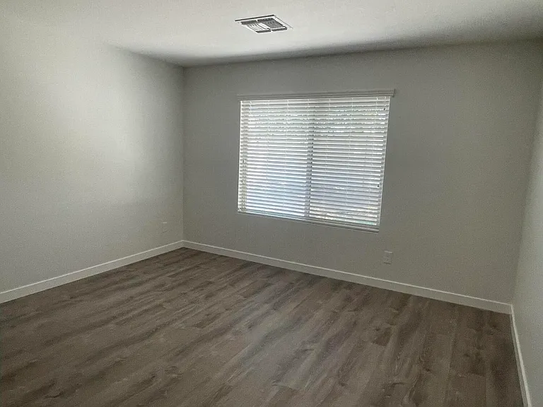 2920 E Michelle Dr — Photo 11