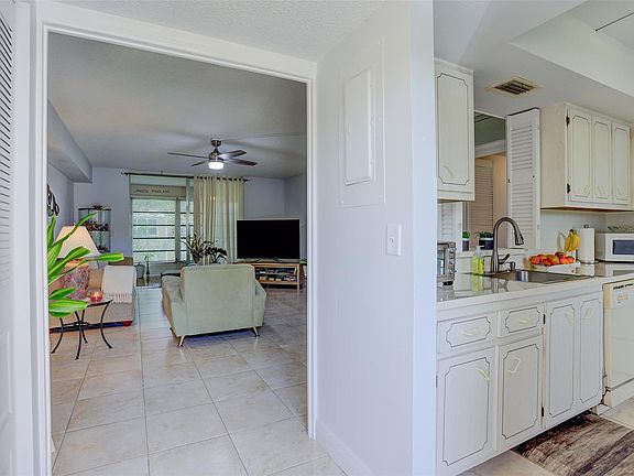 5th image of 1050 NW 80th Avenue #206