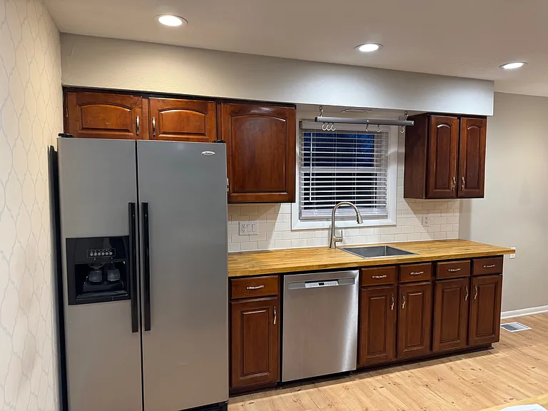 10187 N College Ave — Photo 21