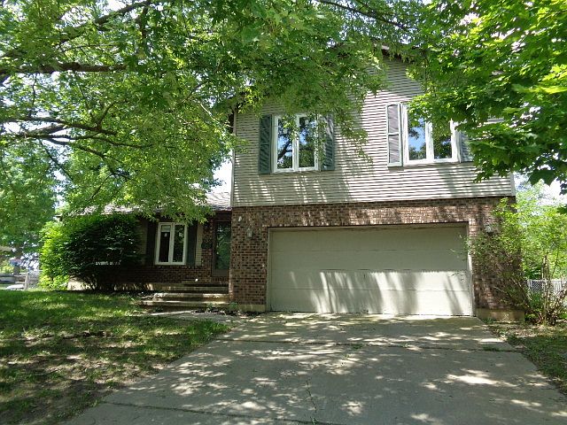 1st image of 438 W Hillcrest Dr
