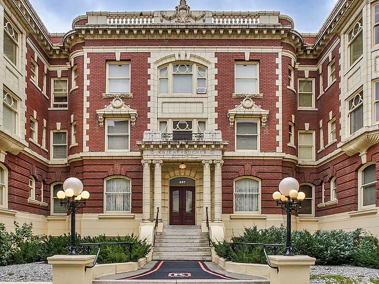 Knickerbocker Apartments — Photo 1