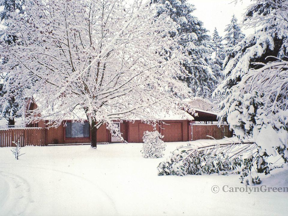 1st image of 10425 Butte Dr SW